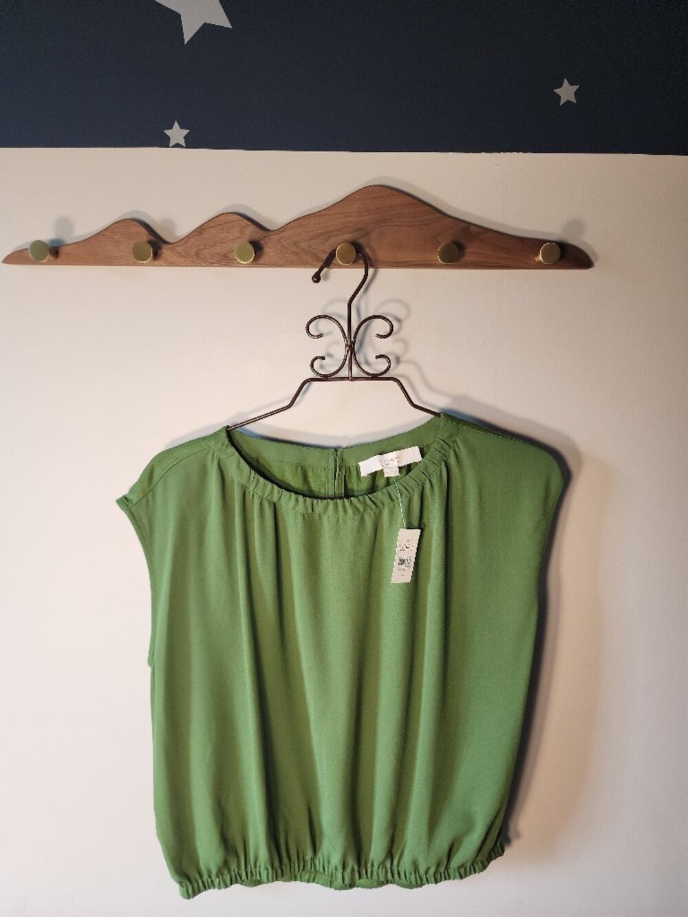 NWT LOFT bubble-hem blouse in women’s size XS